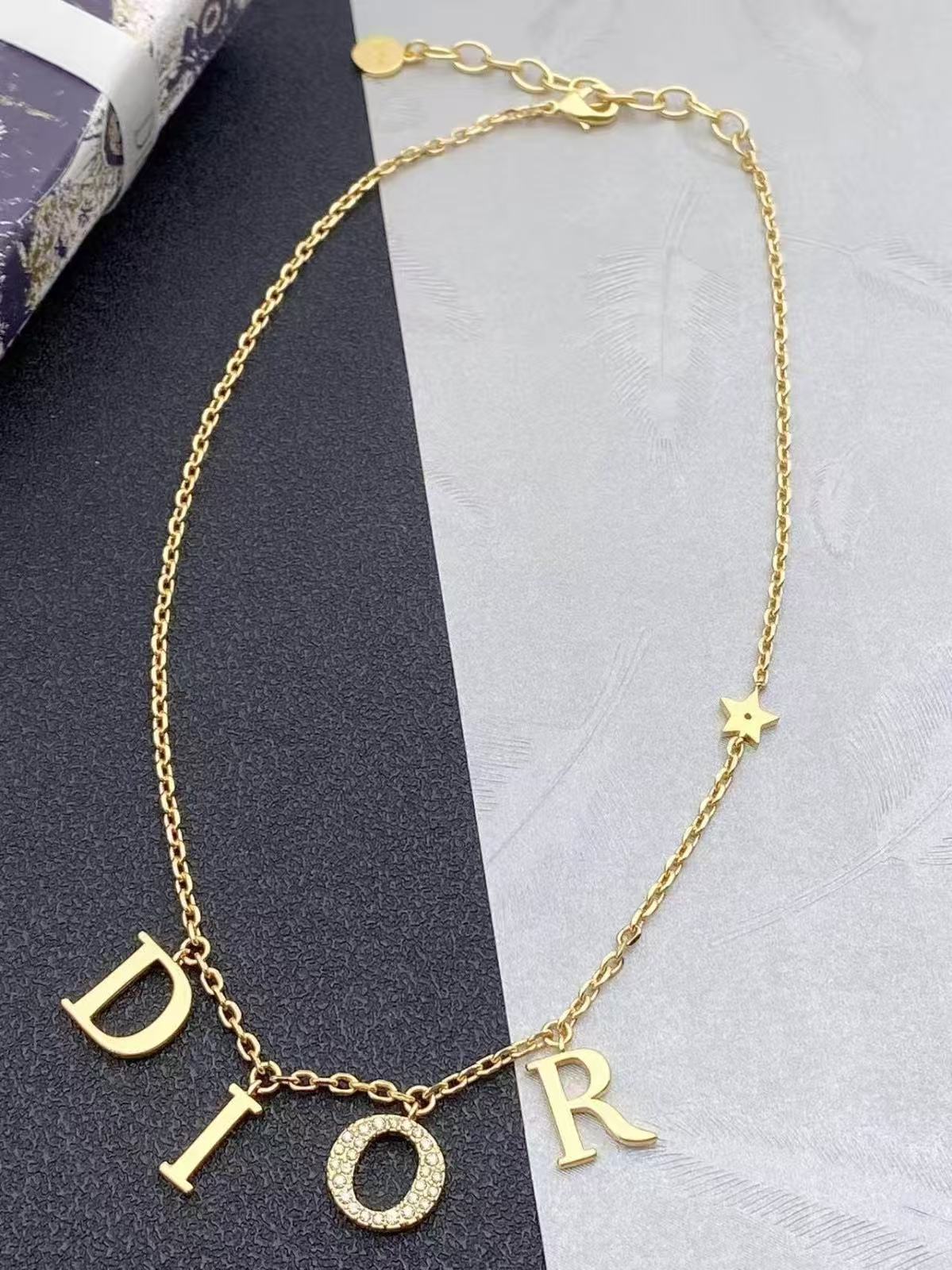 2026020501 yellow gold necklace