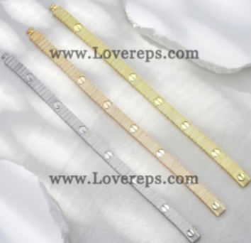 202523943-1  LOVE Flexible Unlimited Bracelet Yellow Gold